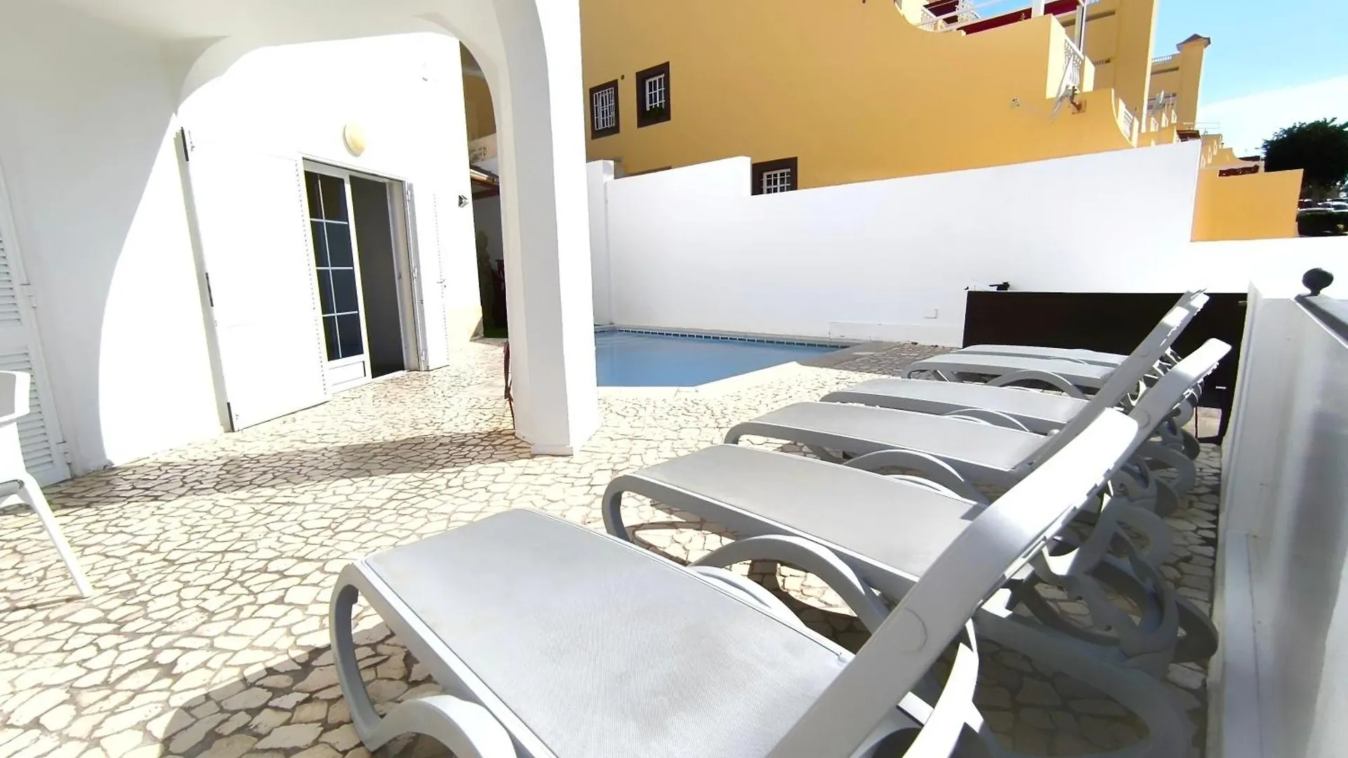 Beautiful Villa - 4 Bedrooms, Heated Pool, 2 Priv Car Park Places, Fibre Net, Tv Channels Costa Adeje  Spain