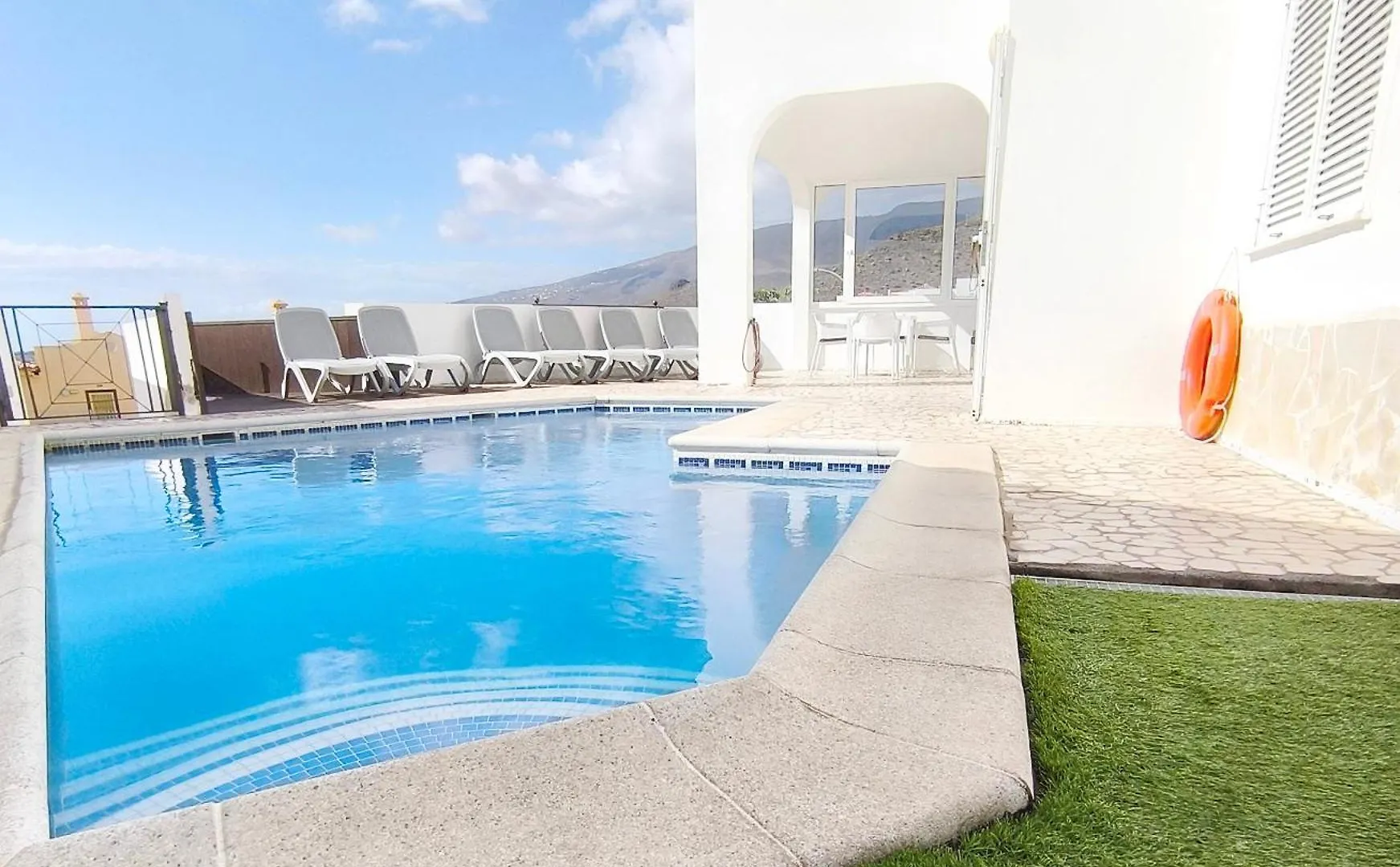Beautiful Villa - 4 Bedrooms, Heated Pool, 2 Priv Car Park Places, Fibre Net, Tv Channels Costa Adeje  0*, Costa Adeje (Tenerife)