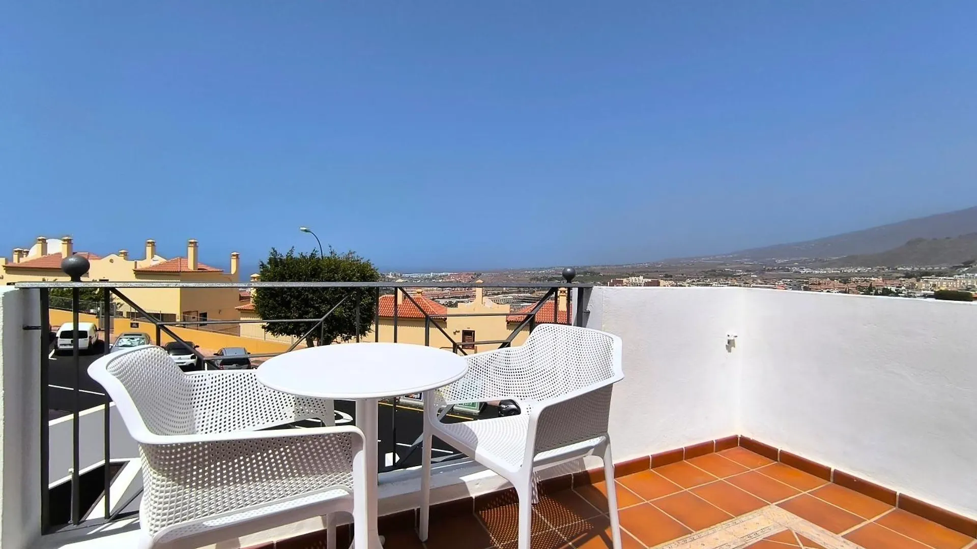 Beautiful Villa - 4 Bedrooms, Heated Pool, 2 Priv Car Park Places, Fibre Net, Tv Channels Costa Adeje  Spain